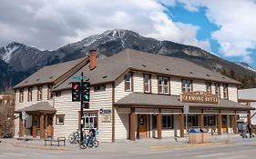 Party Hostel - The Canmore Hotel Hostel